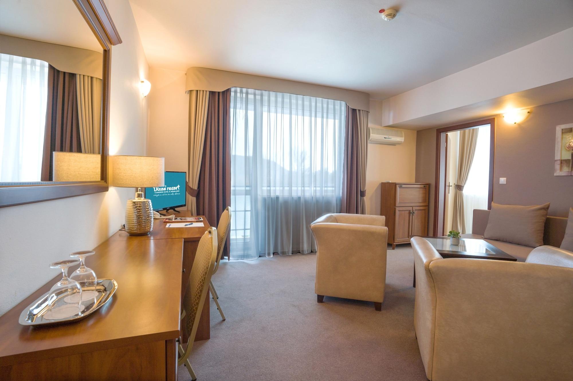 Hotel Dixon So Vstupom Do Bazena A Virivky Zdarma - Free Entrance To Pool And Jacuzzi Included Banska Bystrica Bagian luar foto