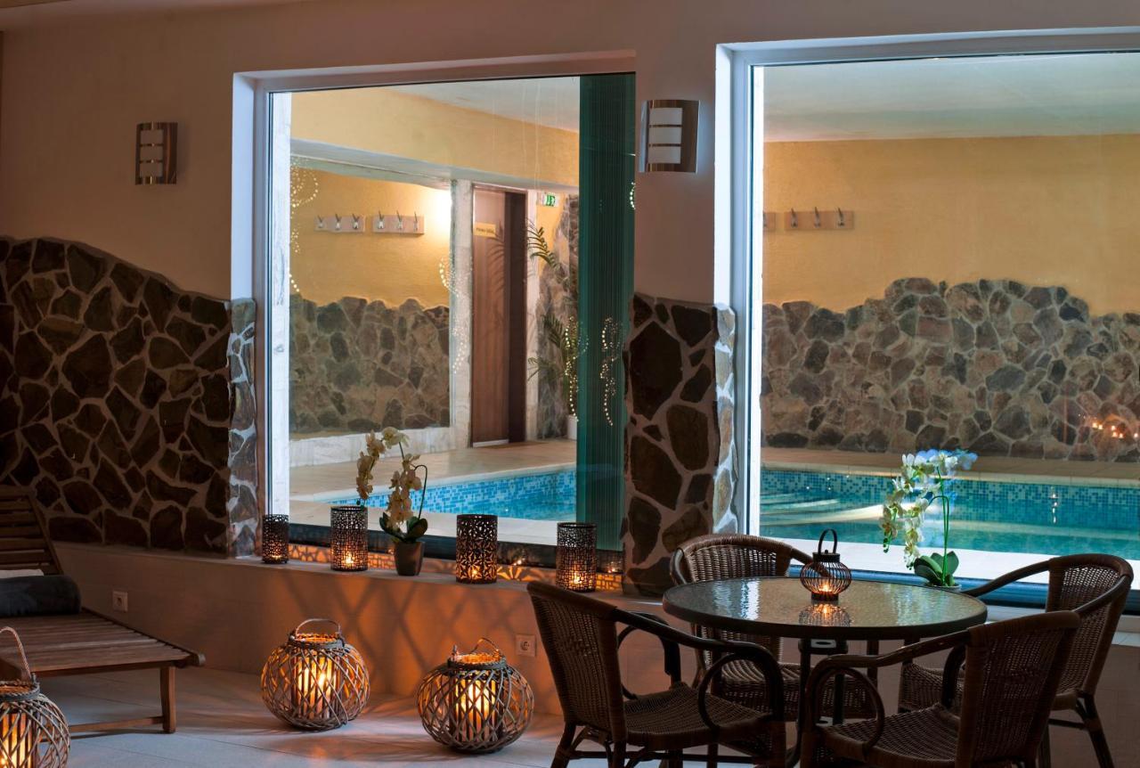 Hotel Dixon So Vstupom Do Bazena A Virivky Zdarma - Free Entrance To Pool And Jacuzzi Included Banska Bystrica Bagian luar foto
