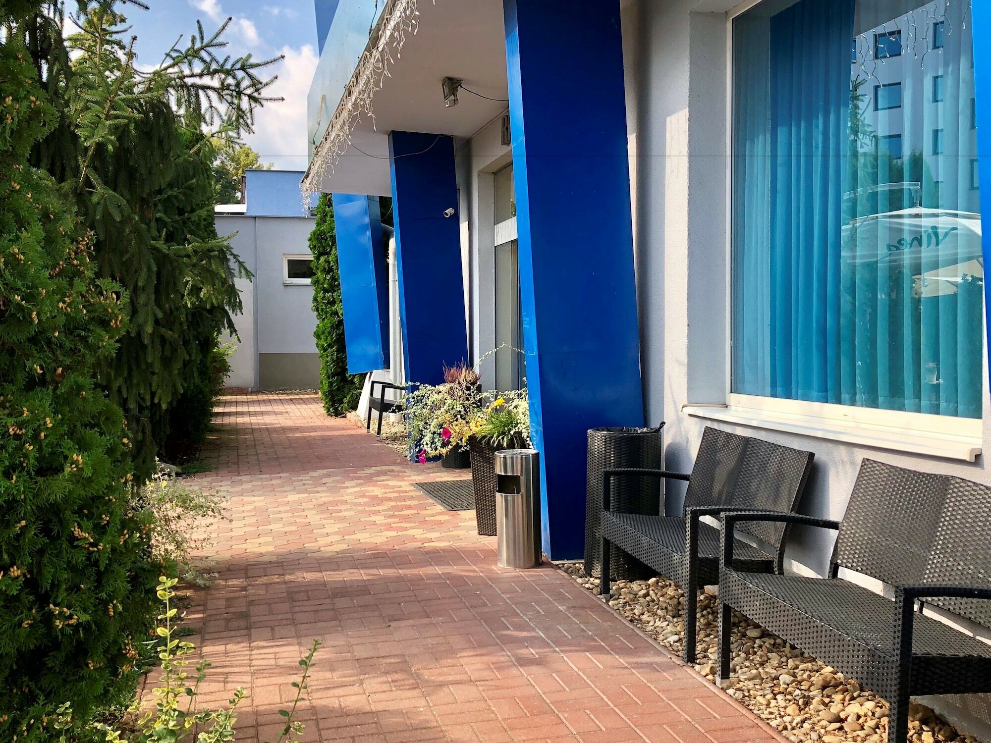 Hotel Dixon So Vstupom Do Bazena A Virivky Zdarma - Free Entrance To Pool And Jacuzzi Included Banska Bystrica Bagian luar foto