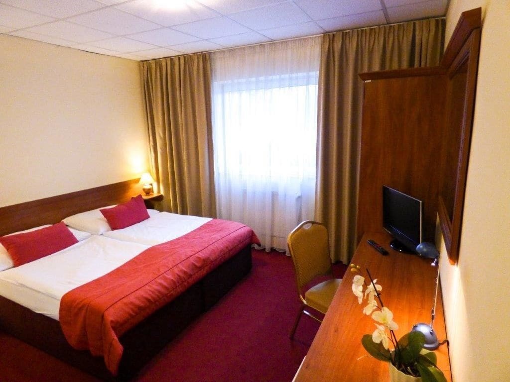 Hotel Dixon So Vstupom Do Bazena A Virivky Zdarma - Free Entrance To Pool And Jacuzzi Included Banska Bystrica Bagian luar foto
