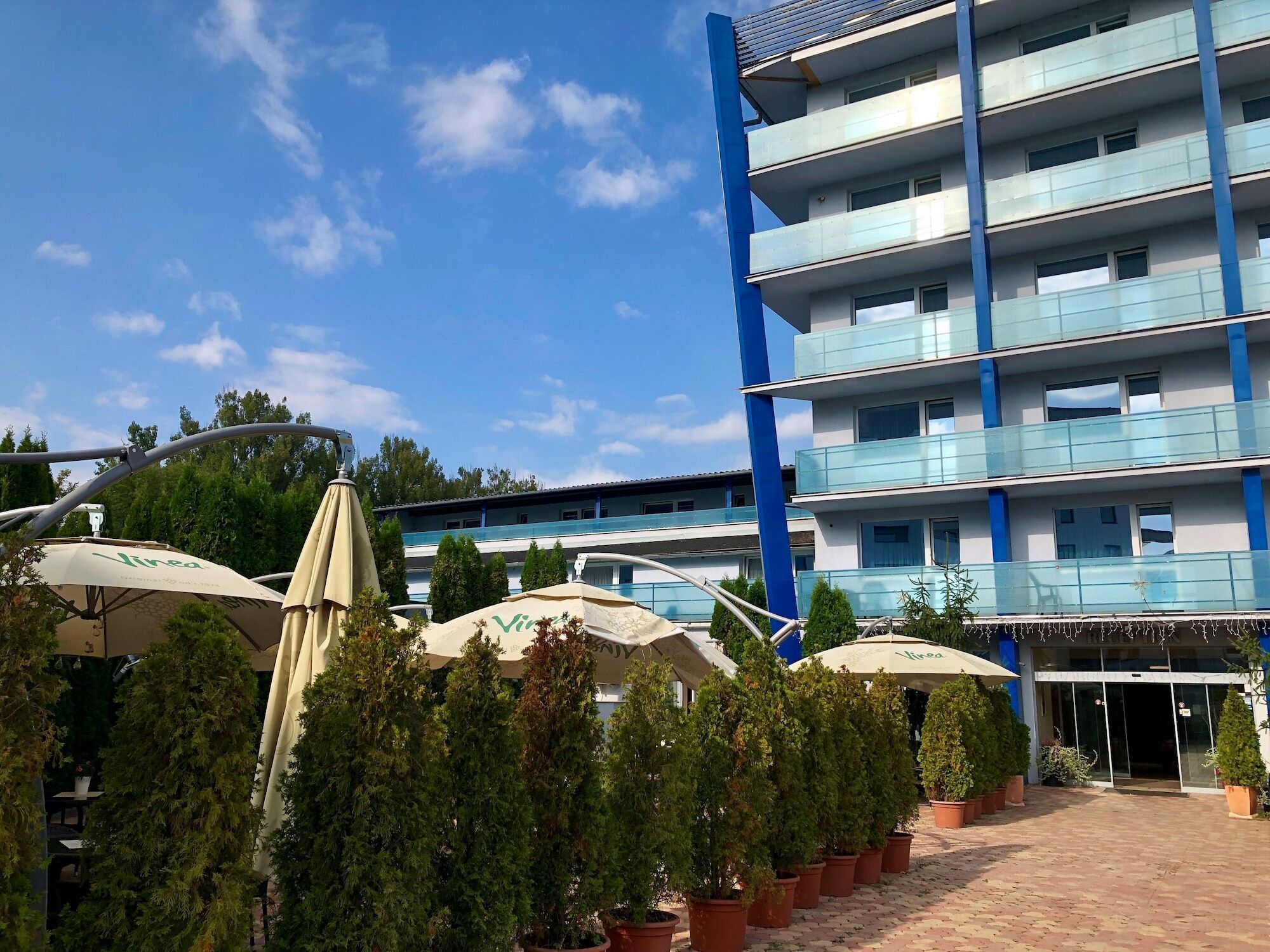 Hotel Dixon So Vstupom Do Bazena A Virivky Zdarma - Free Entrance To Pool And Jacuzzi Included Banska Bystrica Bagian luar foto