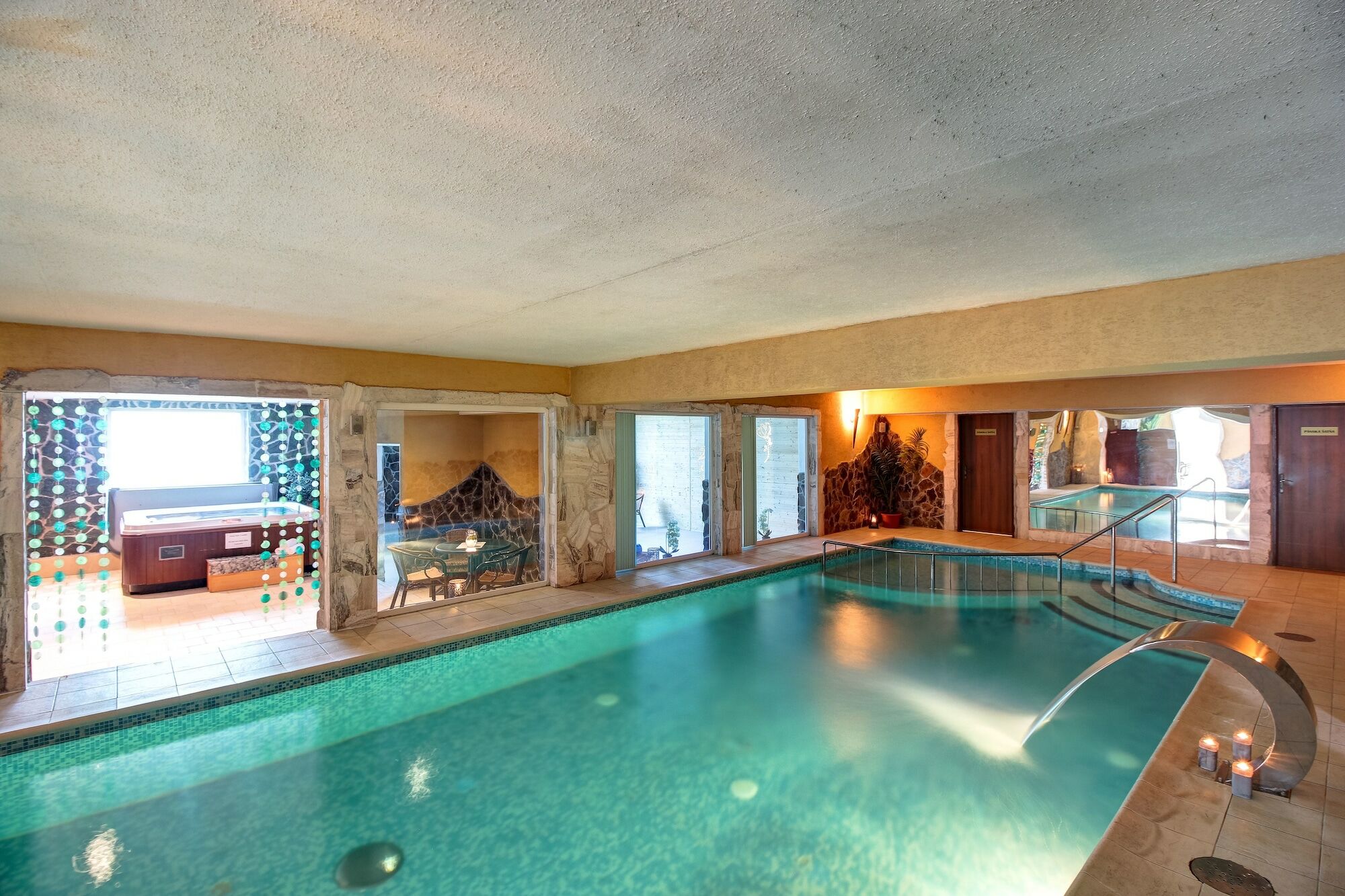 Hotel Dixon So Vstupom Do Bazena A Virivky Zdarma - Free Entrance To Pool And Jacuzzi Included Banska Bystrica Bagian luar foto