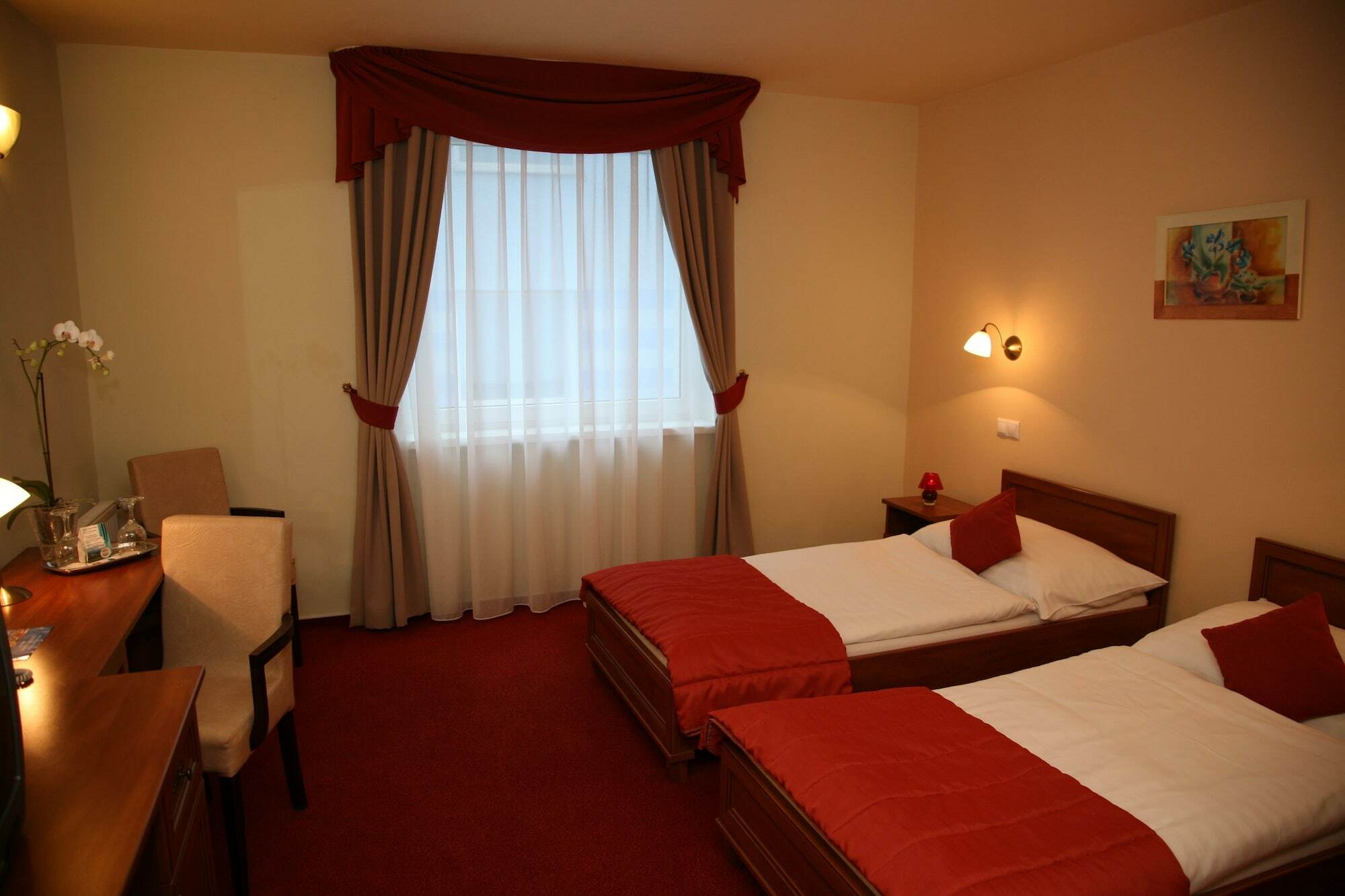 Hotel Dixon So Vstupom Do Bazena A Virivky Zdarma - Free Entrance To Pool And Jacuzzi Included Banska Bystrica Bagian luar foto