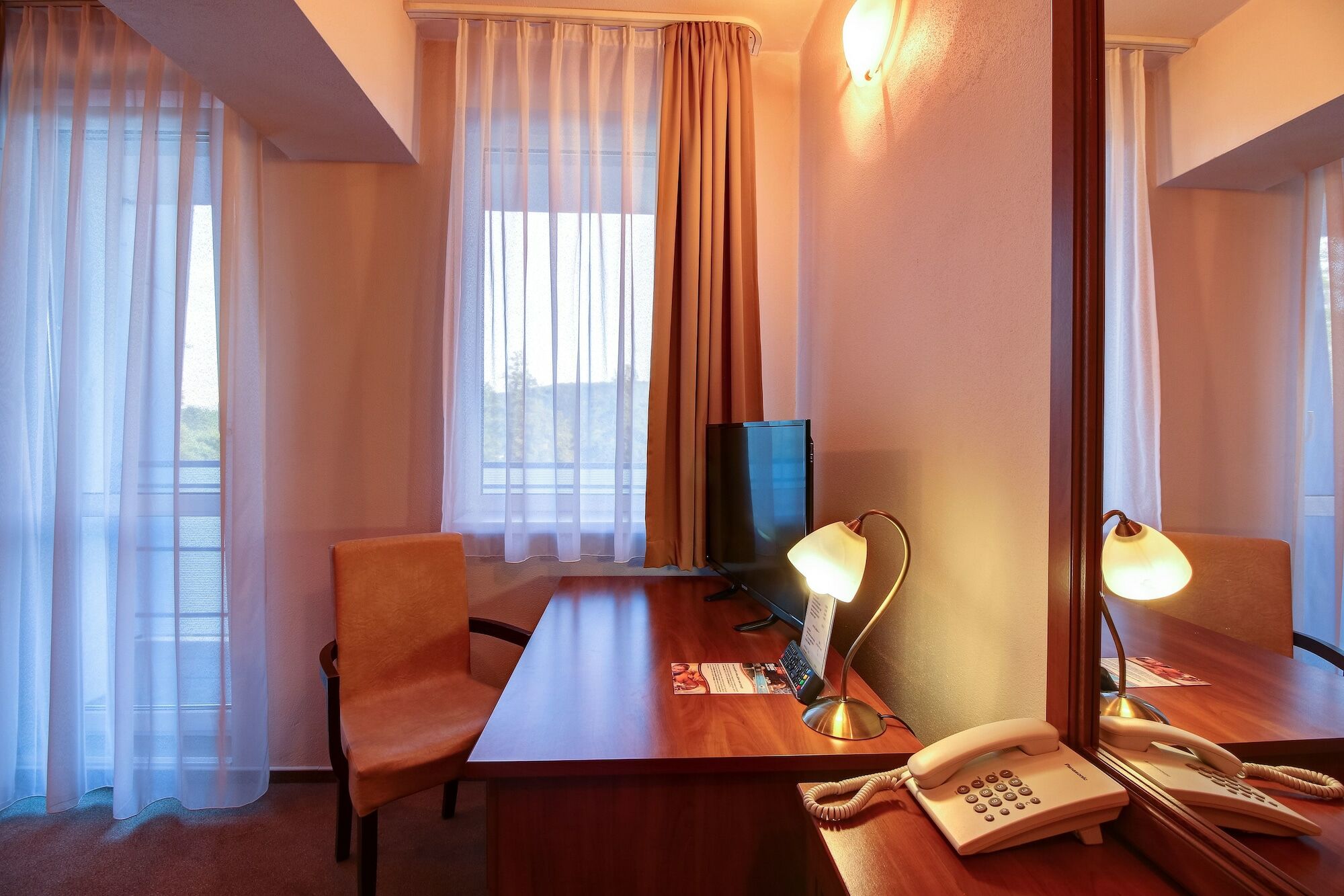 Hotel Dixon So Vstupom Do Bazena A Virivky Zdarma - Free Entrance To Pool And Jacuzzi Included Banska Bystrica Bagian luar foto