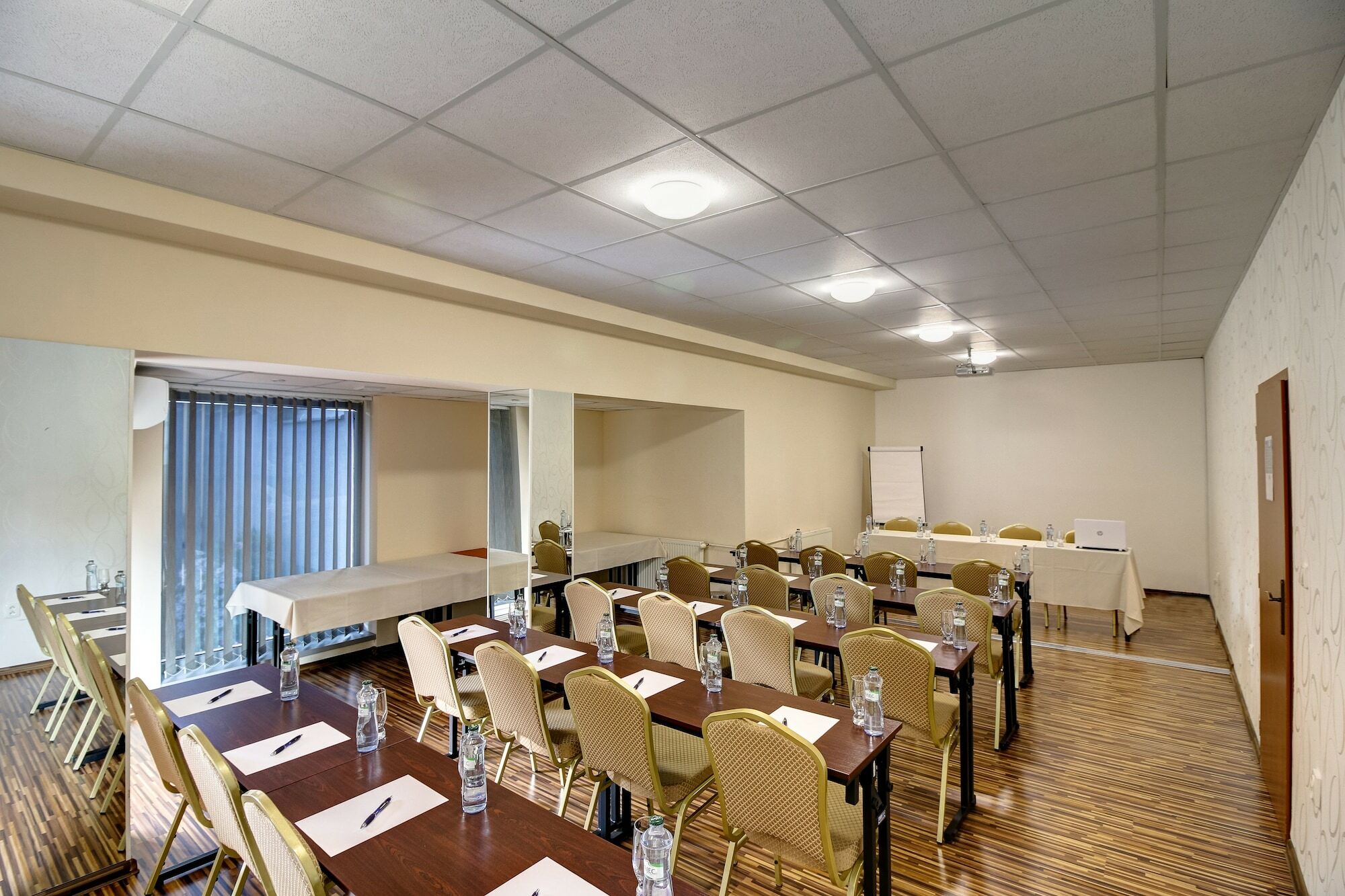 Hotel Dixon So Vstupom Do Bazena A Virivky Zdarma - Free Entrance To Pool And Jacuzzi Included Banska Bystrica Bagian luar foto