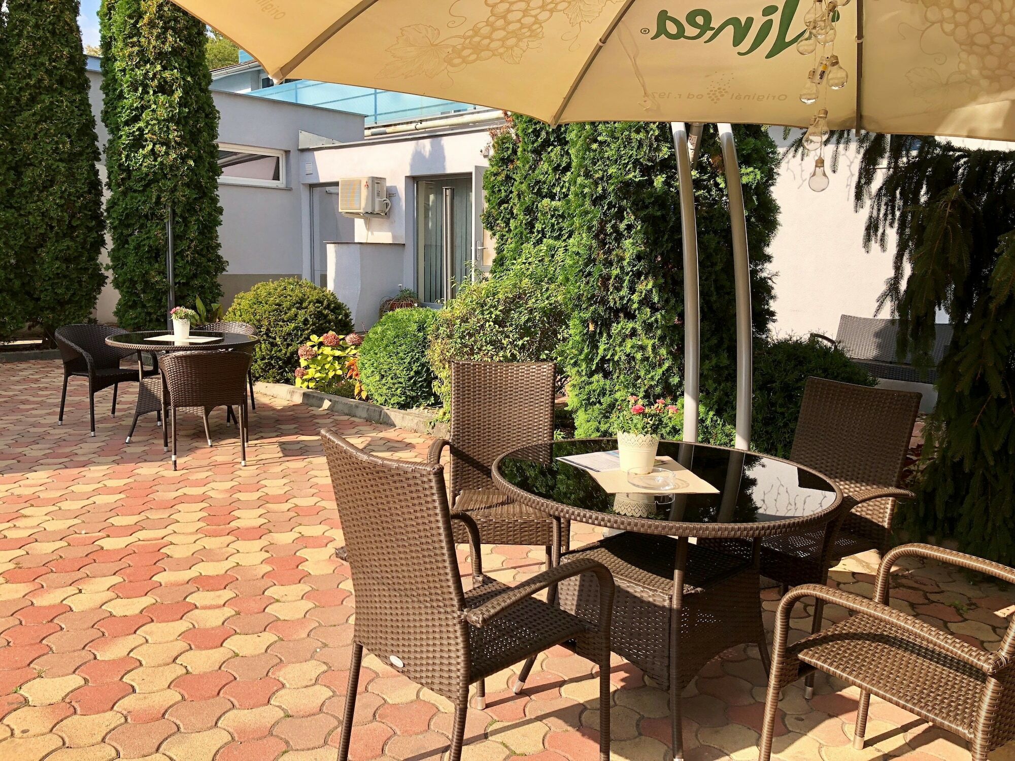 Hotel Dixon So Vstupom Do Bazena A Virivky Zdarma - Free Entrance To Pool And Jacuzzi Included Banska Bystrica Bagian luar foto