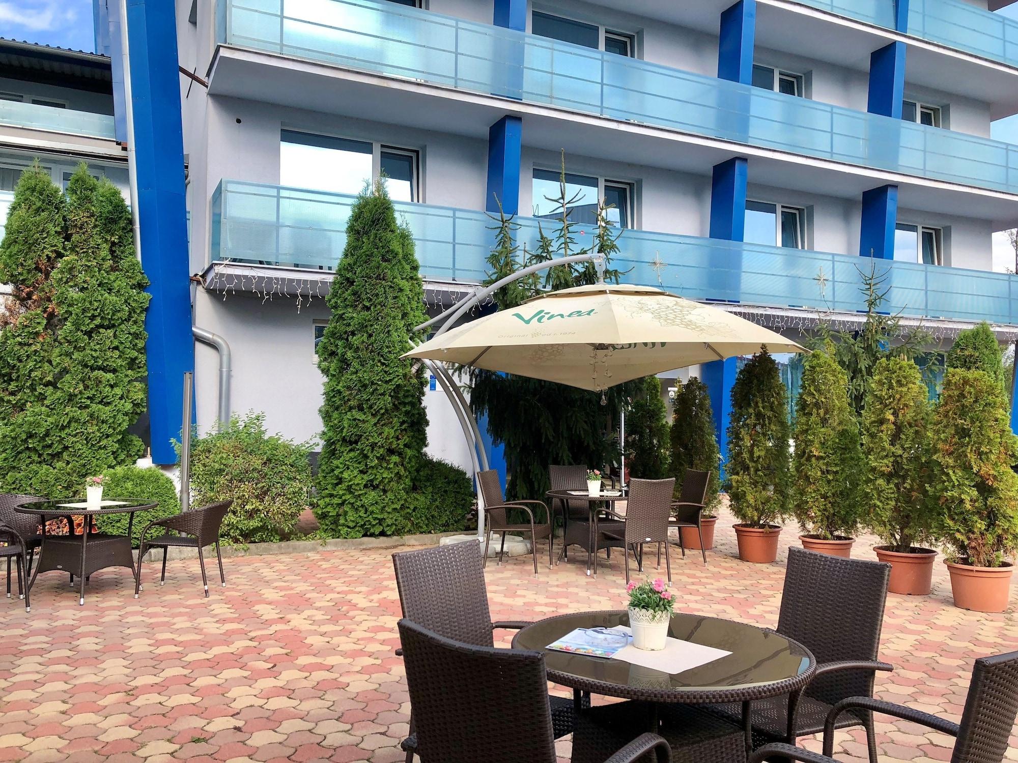 Hotel Dixon So Vstupom Do Bazena A Virivky Zdarma - Free Entrance To Pool And Jacuzzi Included Banska Bystrica Bagian luar foto