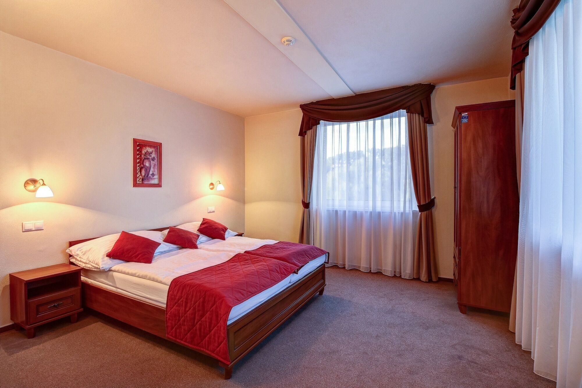 Hotel Dixon So Vstupom Do Bazena A Virivky Zdarma - Free Entrance To Pool And Jacuzzi Included Banska Bystrica Bagian luar foto